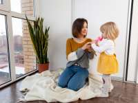 Akár 100 ezer forint lakhatási segítség az ünnepek előtt – új lehetőség az egyedülálló szülőknek