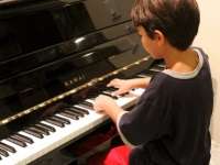 A zenetanulás javíthat a gyermekek nyelvi és olvasási készségén