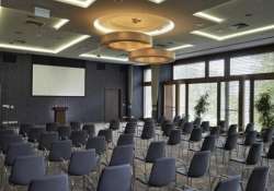 Időtálló elegancia: a chiavari székek Időtálló elegancia: a chiavari székek